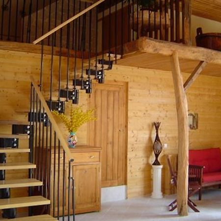 Chambres D 'Hotes "Au Vieux Pressoir" Belley Ruang foto