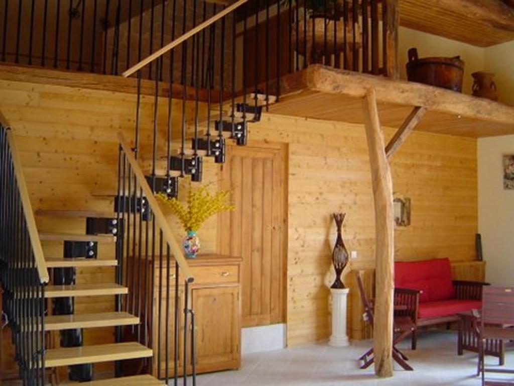 Chambres D 'Hotes "Au Vieux Pressoir" Belley Ruang foto