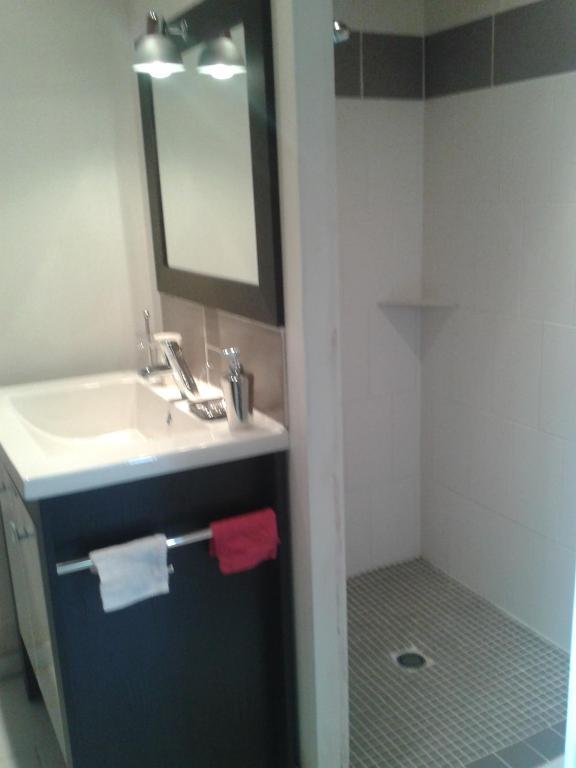 Chambres D 'Hotes "Au Vieux Pressoir" Belley Ruang foto