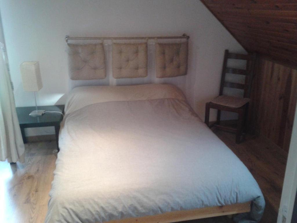 Chambres D 'Hotes "Au Vieux Pressoir" Belley Ruang foto