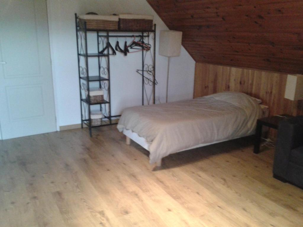 Chambres D 'Hotes "Au Vieux Pressoir" Belley Ruang foto