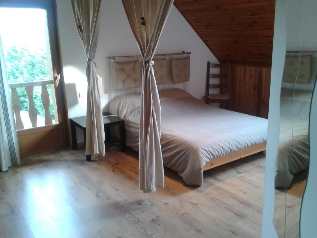 Chambres D 'Hotes "Au Vieux Pressoir" Belley Ruang foto